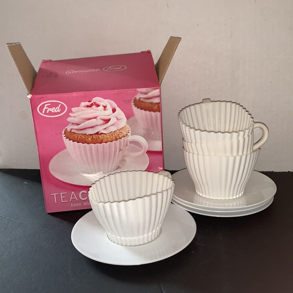 Fred 4 Tea Cupcake Bake & Serve Silicone Mold. 100%-pure silicone